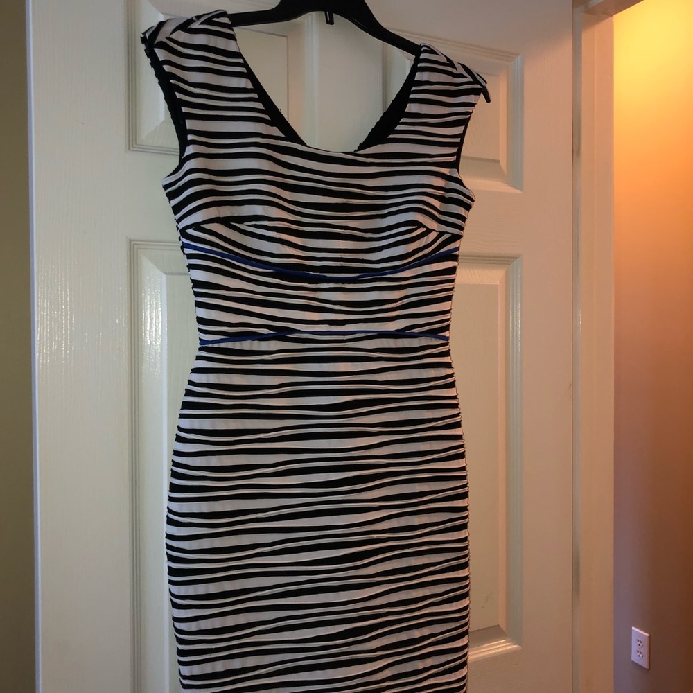 Dress - Picture 2 of 4